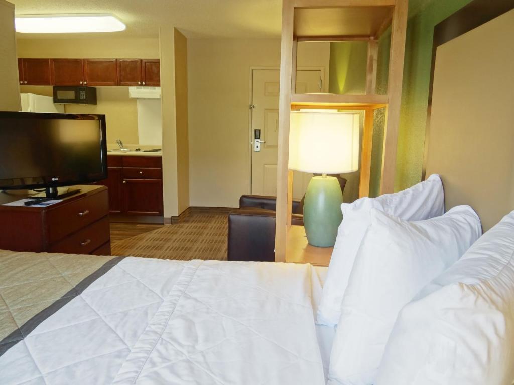 Extended Stay America Suites - Indianapolis - Northwest - I-465 Main image 2